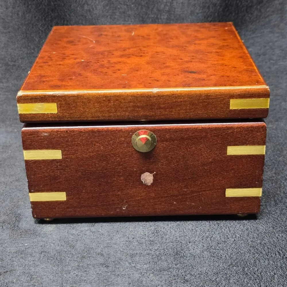 Montreux Quartz Clock In Dark Wooden Box CL137N2